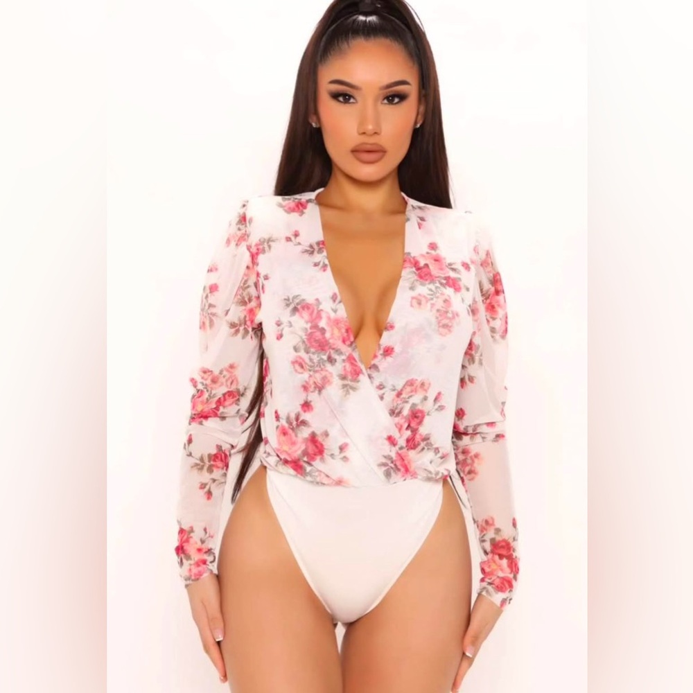 2/$40🔥 Host Pick 🔥 Sheer Floral Bodysuit